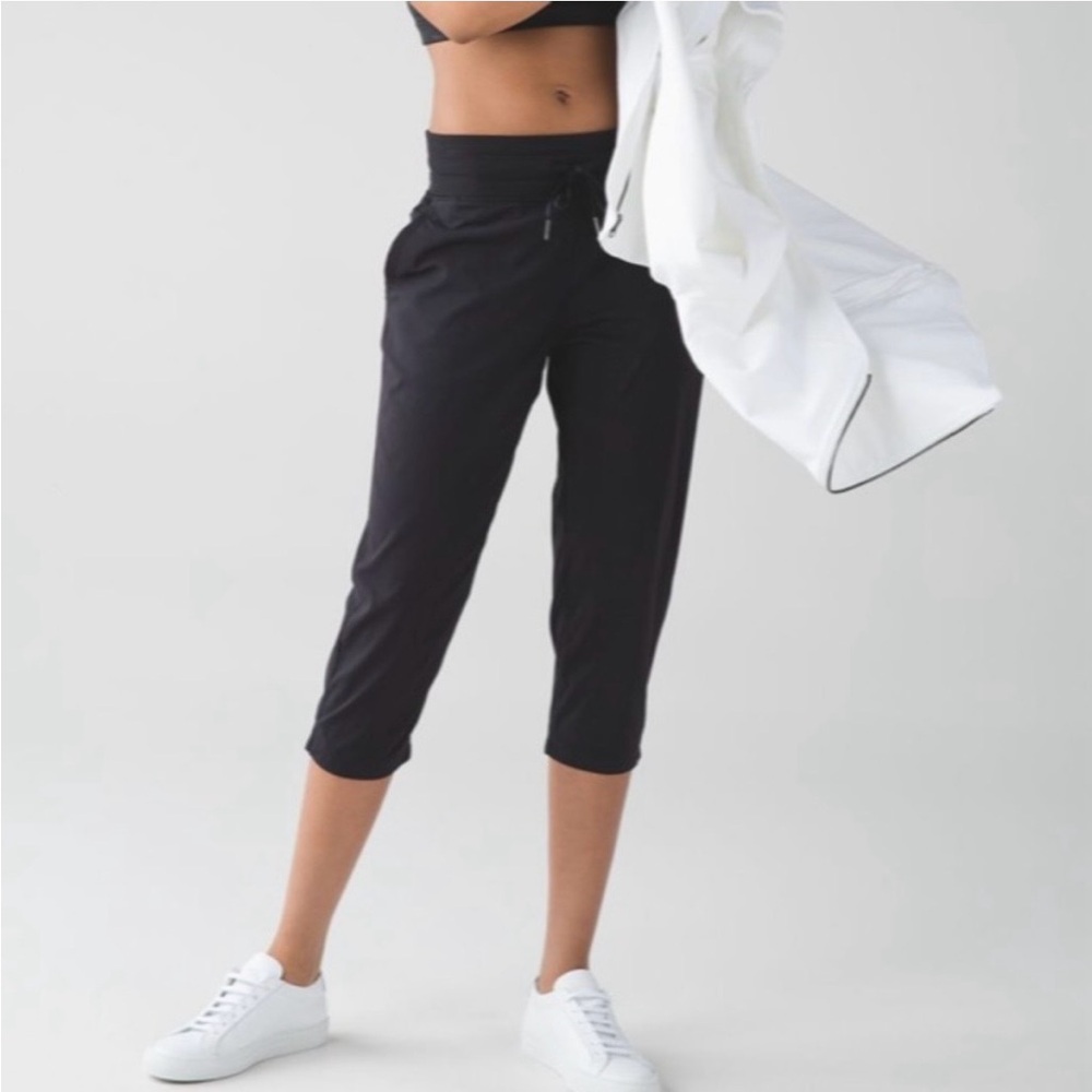 Lululemon Dance Studio crop capri Athleisure pants